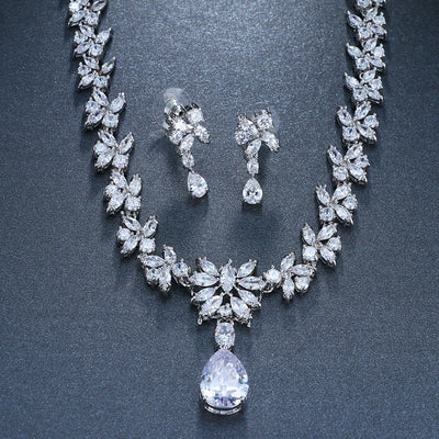 Conjunto de Collar y Aretes de Circón Brillante - Image 3