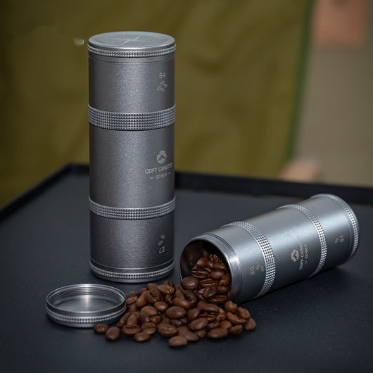 Cafetera Outdoor CC-50-H de Aluminio con Depósito Multicapa para Granos de Café