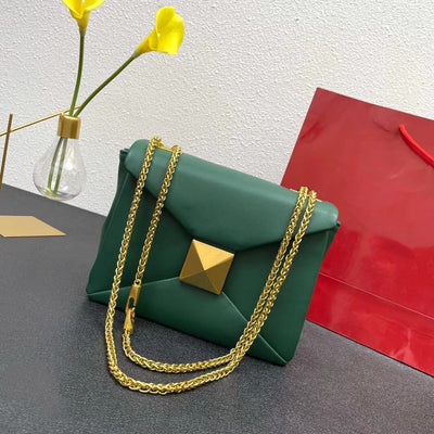 Bolso de Cadena Retro con Remaches Dorados para Mujer - Versátil y Elegante - Image 8