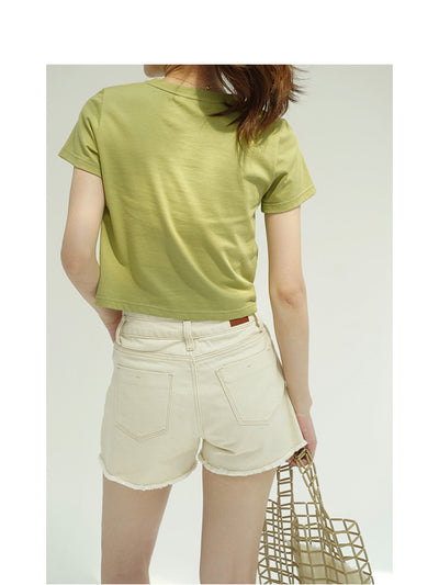 Shorts de Mezclilla Beige con Flecos Versátiles para Mujer - Image 4