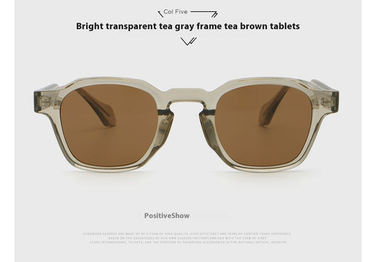 Classic fashion sunglasses with a black and tortoiseshell quadrilateral frame and dark green lenses, angled view. - Image 14