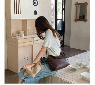 Bolsa de Moda Texturizada en Forma de Media Luna para Axila - Image 15