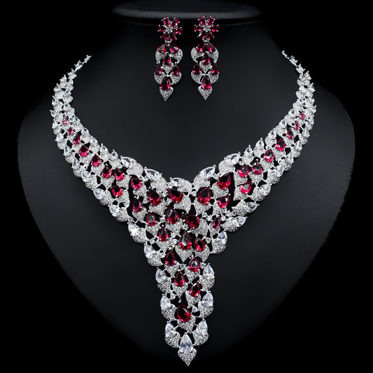 Conjunto de Collar y Aretes de Diamantes Completos con Diseño Exagerado