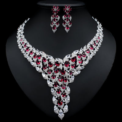 Conjunto de Collar y Aretes de Diamantes Completos con Diseño Exagerado