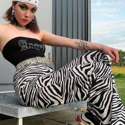 Pantalones rectos con patrón blanco y negro - Image 8