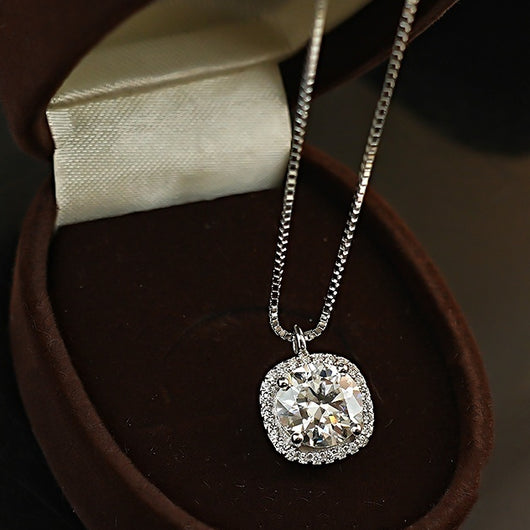 Collar de Plata 925 con Diamante Moissanita Incrustado - Diseño Escote - Image 4