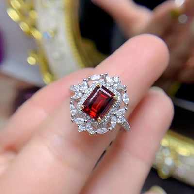 Anillo de Granate Mozambique Natural con Diamantes