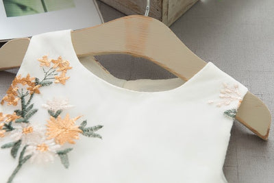 Vestido Infantil de Algodón con Bordado y Tirantes - Image 8