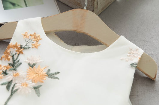 Vestido Infantil de Algodón con Bordado y Tirantes - Image 8