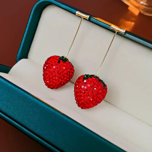Aretes de Fresa Roja con Diseño Moderno - Image 3