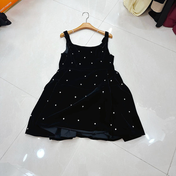 Vestido Negro Ajustado con Falda Voluminosa Mini - Image 4