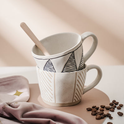 Taza de Café de Cerámica Artesanal con Flor Azul - Image 2