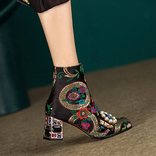 Botas Étnicas con Tacón Grueso, Bordado Floral y Hebilla de Perlas - Image 4