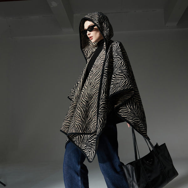 Capa Sudadera Negra con Patrón Moderno