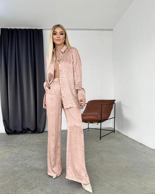 Conjunto de Dos Piezas Mujer con Camisa Estampado Leopardo y Pantalón - Image 34