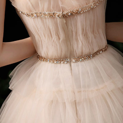 Vestido de Noche Dorado sin Tirantes con Tiradores - Elegancia para Anfitrionas - Image 9