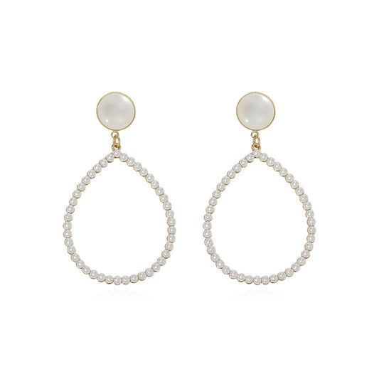 Aretes de Perla Colgante Elegante con Textura de Concha - Estilo Trendy Minimalista