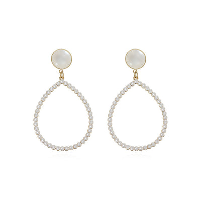 Aretes de Perla Colgante Elegante con Textura de Concha - Estilo Trendy Minimalista