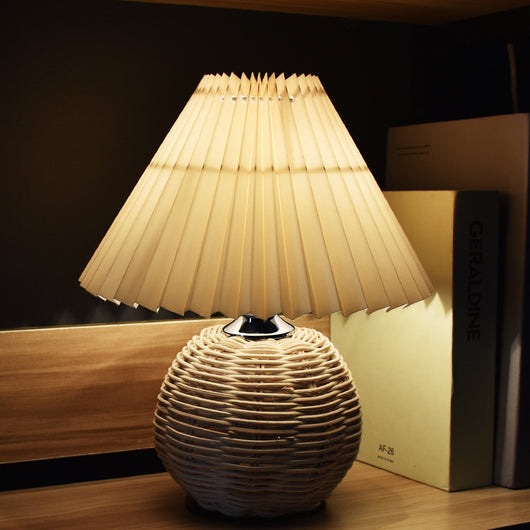 Lámpara de Mesita de Noche con Pliegues - Iluminación Elegante para tu Dormitorio - Image 10
