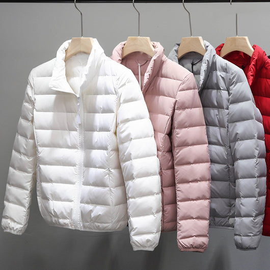 Chaqueta Acolchada Ligera para Mujer con Cuello Tipo Polo - Image 9