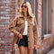 Trench Coat Feminino Curto com Cadarços e Bolsos - Casaco Trench Moderno