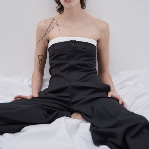 Jumpsuit de Pierna Ancha con Cuello Frío y Detalles en Contraste