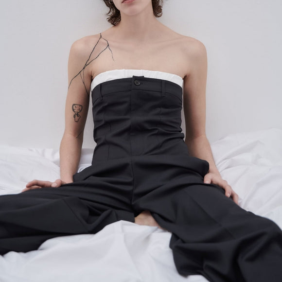 Jumpsuit de Pierna Ancha con Cuello Frío y Detalles en Contraste