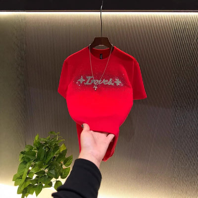 Playera Roja de Cuello Redondo con Letras de Brillantes - Image 2