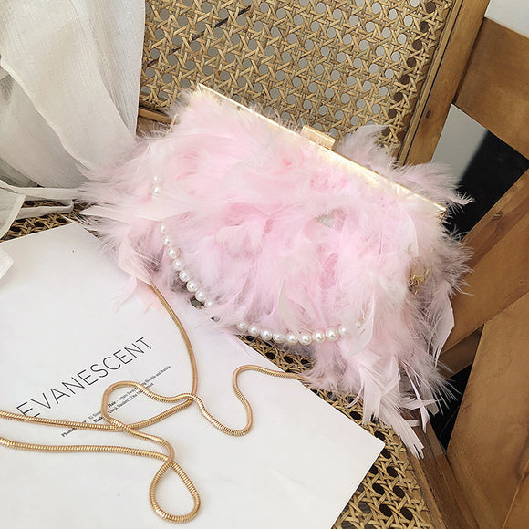 Bolso Diagonal con Cadena de Plumas y Perlas