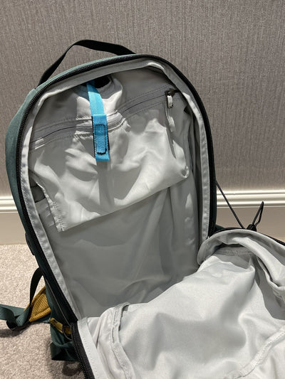 Mochila de Montaña y Senderismo Portátil para Viajes y Commute - Image 7
