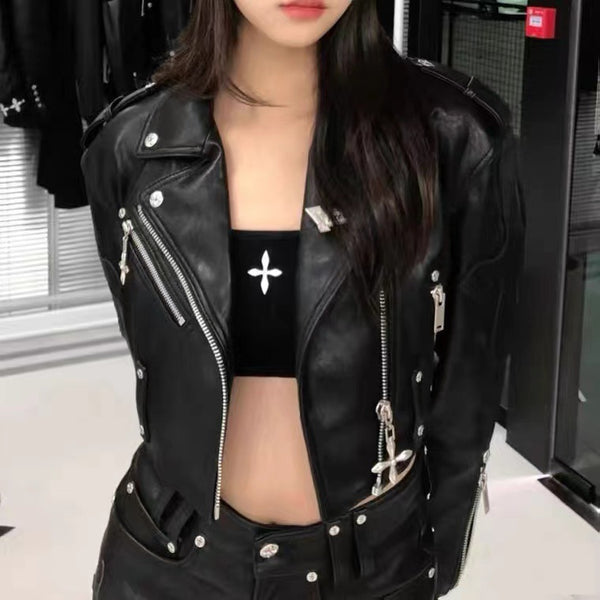 Chaqueta Biker Corta de Cuero Sintético con Cruces y Tachuelas