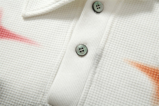 Playera Suelta con Diseño de Cuentas Abstractas y Solapas para Hombre - Image 6