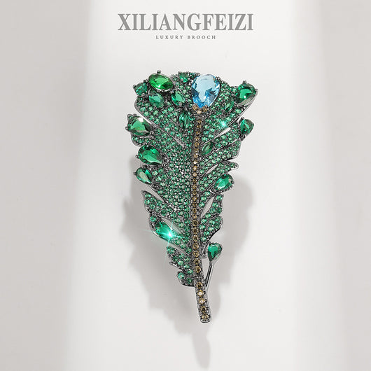 Broche de Cristal Verde Antiguo con Diseño de Pluma - Image 8