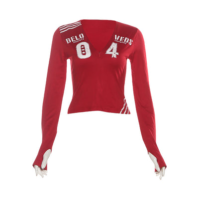 Playera Deportiva Retro para Mujer con Cuello V y Estampado de Letras y Números - Image 6