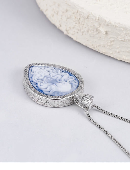 Elegante Colgante Camafeo en Plata con Diseño de Gota - Image 5