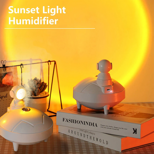 White astronaut sunset lamp humidifier with a 360-degree rotating head and two spray modes, on a light background. - Image 4
