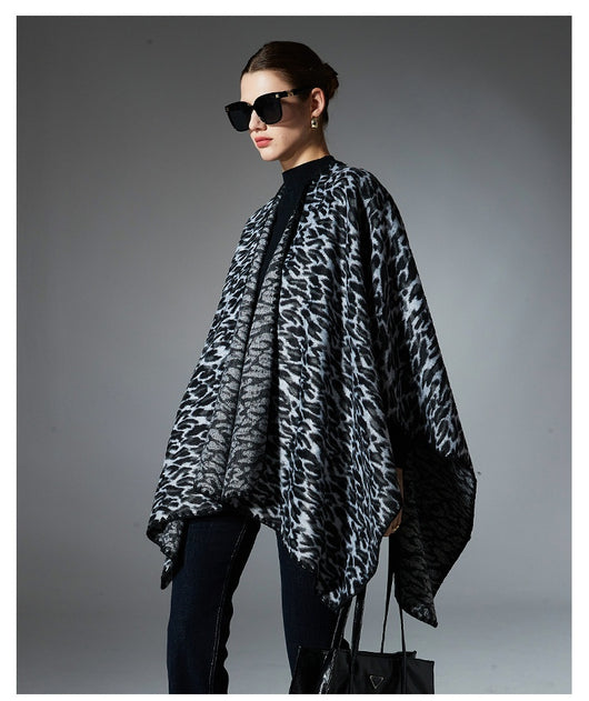 Chal Cruzado Estampado Leopardo Negro - Versátil para Primavera, Otoño e Invierno - Image 12