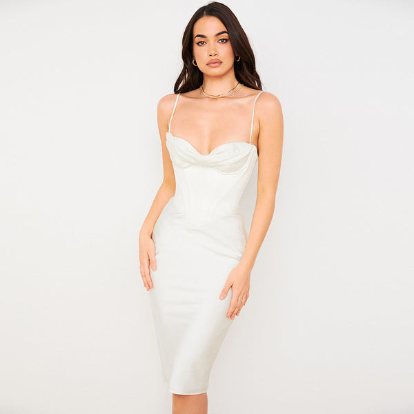 Vestido Satinado Elegante de Largo Medio con Detalle Cruzado