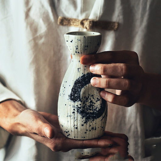 Juego de Dispensador de Cerámica con Copas para Sake y Vino - Image 12