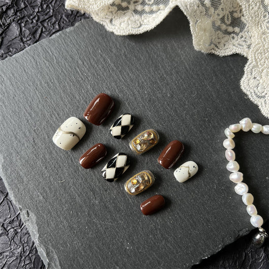 Protector de Pantalla Diamante Otoñal - Diseño Chocolate Negro Blanco Tejido - Image 3
