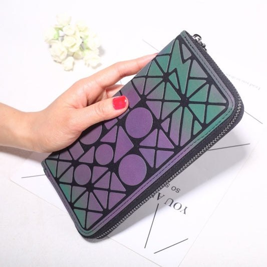 Cartera Larga para Mujer con Diseño Geométrico y Cierre Luminoso