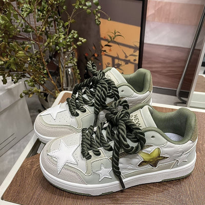 Tenis Blancos de Contraste Versátil para Cualquier Ocasión - Image 5