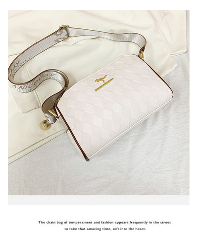 Bolsa Mensajera de Cuero con Detalles en Relieve - Elegancia Minimalista - Image 14
