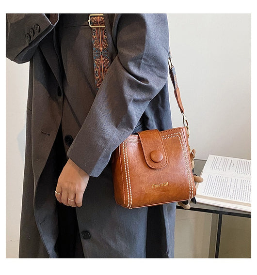 Bolsa Mensajera Retro con Textura Premium - Image 15