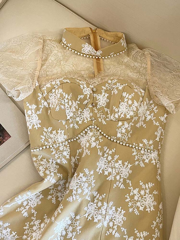 Vestido Cuello Alto con Encaje Viento Suave