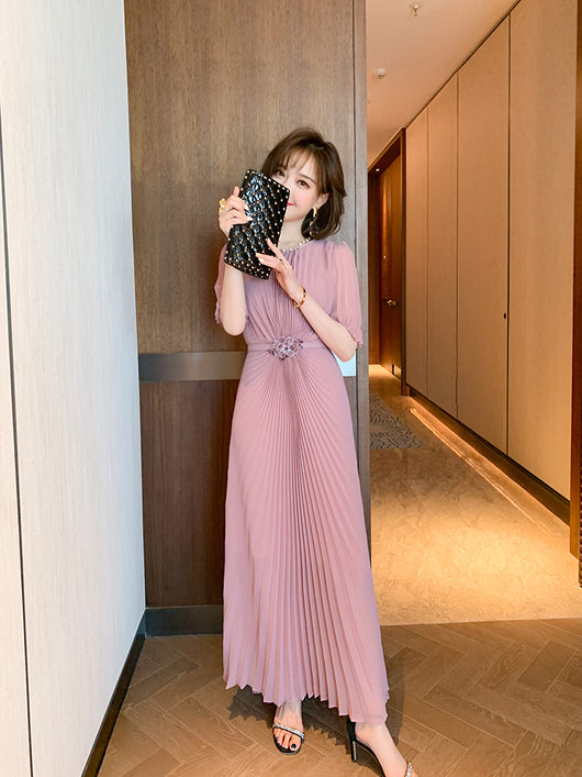 Vestido Elegante con Pliegues y Detalle Floral en la Cintura - Image 16