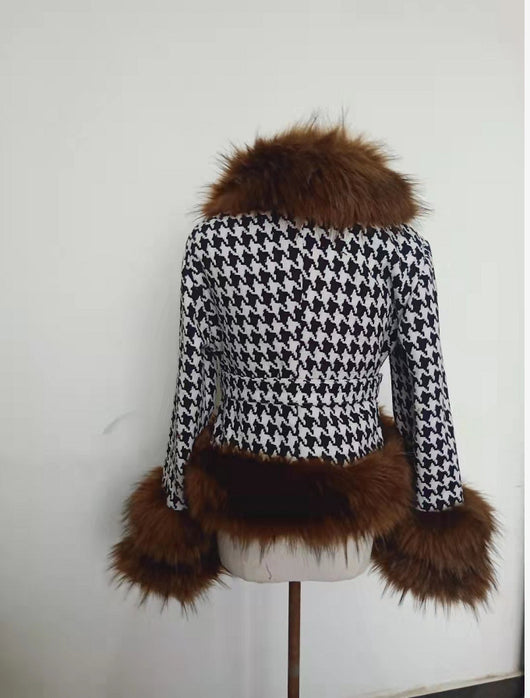 Chaqueta Elegante con Cuello en V y Detalles de Piel Sintética - Image 9