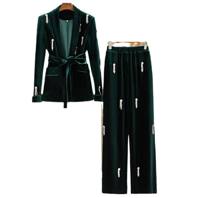 Traje de Terciopelo con Detalles de Cuentas para Mujer - Image 3