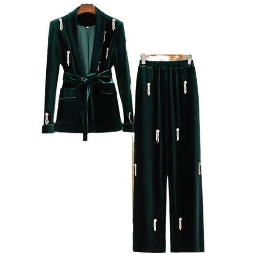 Traje de Terciopelo con Detalles de Cuentas para Mujer - Image 3