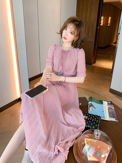 Vestido Elegante con Pliegues y Detalle Floral en la Cintura - Image 14